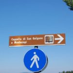 miecz i słoneczniki w San Galgano na Montesiepi