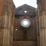 miecz i słoneczniki w San Galgano na Montesiepi