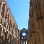 miecz i słoneczniki w San Galgano na Montesiepi