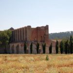 miecz i słoneczniki w San Galgano na Montesiepi