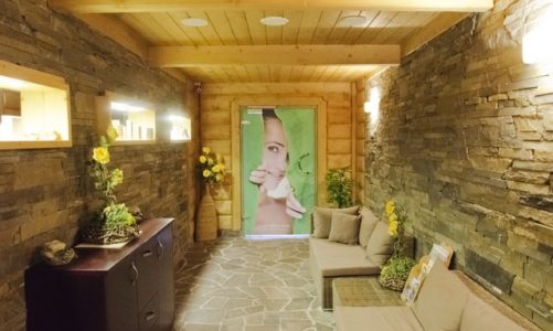 Ciało owocami przykryte