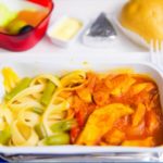 65% klientów niezadowolonych z jedzenia serwowanego w samolotach