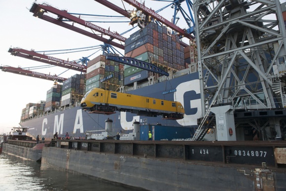 Lokomotywy transportowane dookoła świata Transport, BIZNES - Dachser zrealizował transport lokomotyw wyprodukowanych przez niemiecko-chińskie konsorcjum, które były montowane w pobliżu Berlina, testowane w Czechach, a eksploatowane w Chinach.