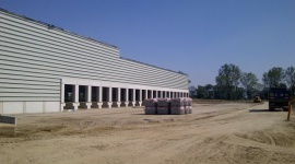 Zmiana lokalizacji oddziału Dachser pod Poznaniem Transport, BIZNES - Dachser Sp. z o.o., lokalna organizacja działającego globalnie operatora logistycznego Dachser SE, przygotowuje nową siedzibę dla swojego podpoznańskiego oddziału. Magazyn wraz z biurem będzie się znajdował w Gądkach, tuż przy trasie szybkiego ruchu S11 i autostradzie A2.