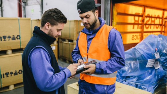 Logistyka Dachser dla producenta części samochodowych Transport, BIZNES - Punktualność dostaw, ścisłe przestrzeganie procedur i usługi dodatkowe powodują, że logistyka dla branży motoryzacyjnej jest szczególnie wymagająca. Dla Dachser, który od lat specjalizuje się w obsłudze m.in. rynku motoryzacyjnego, jest to jednak codzienna praca.