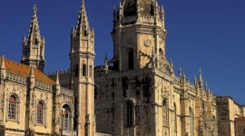 Portugalia – coraz popularniejsza wśród Polaków Turystyka, BIZNES - Od kilku lat widoczny jest rosnący trend w liczbie Polaków odwiedzających Portugalię i w długości ich pobytu w tym kraju. Choć stanowią niewielki procent wszystkich turystów zagranicznych, to jednak otwarcie nowych połączeń bezpośrednich do Porto dobrze rokuje na przyszłość.