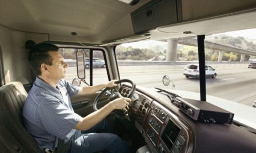 Rozwiązania dostępne na rynku zabezpieczające życie i zdrowie kierowcy w firmie