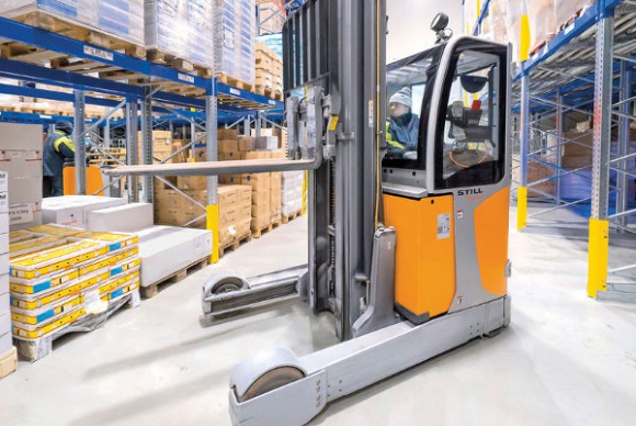 Opłacalna transparentność Transport, BIZNES - Korzyści wynikające z użycia systemów zarządzania flotą są największe w przypadku przedsiębiorstw, w których duża liczba wózków obsługuje szereg magazynów. Dobrym przykładem jest wdrożenie wspólnego rozwiązania dla ośmiu centrów dystrybucyjnych firmy HAVI.