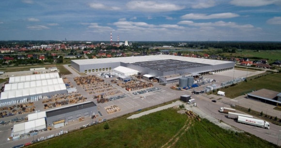 3LP – logistyczna spółka TIM SA – bije rekordy Transport, BIZNES - Centrum logistyczne w podwrocławskich Siechnicach, którego operatorem od niespełna pół roku jest 3LP SA, po raz pierwszy w swojej ponad 8-letniej historii przekroczyło 3.000.000 wydanych linii zamówień rocznie.