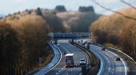 Czy zdrożeje transport do Holandii? Transport, BIZNES - Zdaniem ekspertów, w efekcie wprowadzenia ustawy o zatrudnianiu pracowników delegowanych koszty transportu z i do Holandii mogą znacząco wzrosnąć.