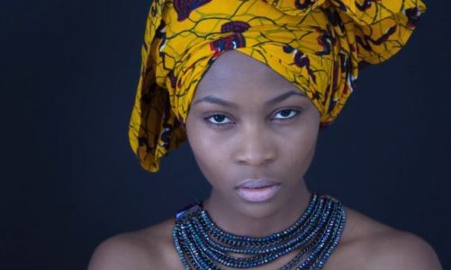 Kontrowersyjne piąkno: oto kanony kobiecej atrakcyjności, które szokują