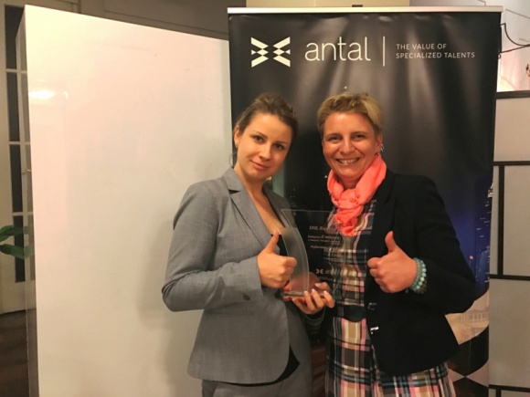 DHL wśród „Najbardziej pożądanych pracodawców w 2016 roku" w badaniu Antal Transport, BIZNES - W badaniu firmy Antal, DHL zajął 2. miejsce w rankingu najbardziej pożądanych pracodawców w kategorii „Transport, spedycja i logistyka”. Miejsce w ścisłej czołówce pracodawców jest zasługą całej organizacji w Polsce i dotyczy wszystkich dywizji działających w kraju pod marką DHL.