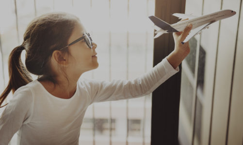 Dziecko w samolocie – jak sią przygotować do pierwszego lotu?