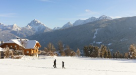 Przed zimowymi wakacjami Turystyka, BIZNES - W Południowym Tyrolu sezon narciarski rozpoczyna się już na początku grudnia. Pozostało zatem niewiele czasu by zaplanować wypoczynek w tym prawdziwym raju dla miłośników zimowych aktywności. Nie bez kozery średnio każdego sezonu region ten odwiedza ponad 15 tysięcy Polaków.