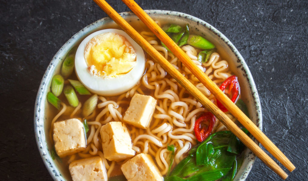 Ramen – egzotyczny i sycący przysmak na jesienną chandrą