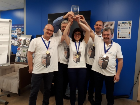 FM DualFrame zwycięża w konkursie Continuous Improvement Transport, BIZNES - Grupa FM Logistic zorganizowała międzynarodowy konkurs promujący innowacyjne projekty racjonalizatorskie. Finał konkursu odbył się niedawno w Roissy we Francji. Pierwszą edycję wygrał projekt zgłoszony przez polski zespół FM Logistic: nadstawa FM DualFrame.