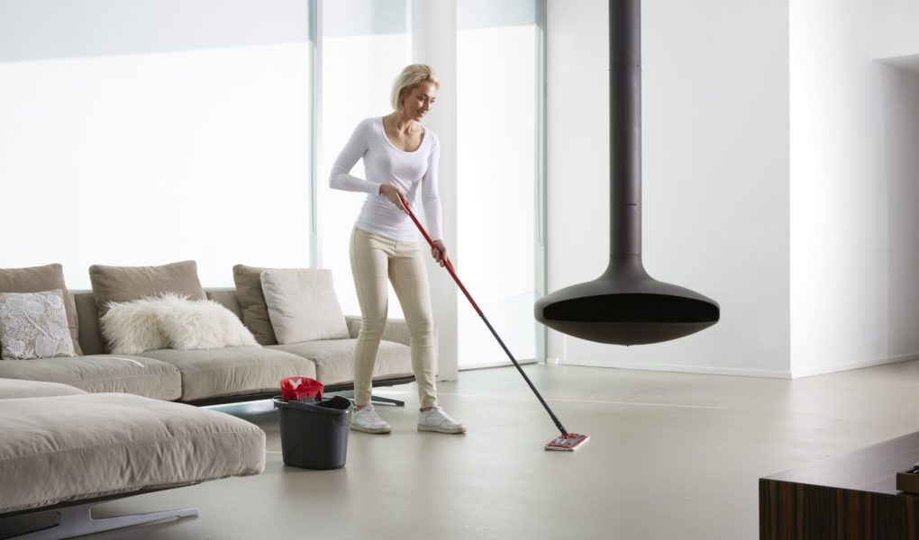 Jak utrzymać czystość podłóg jesienią?