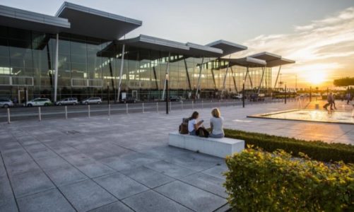 Wypełnione samoloty na wrocławskim lotnisku