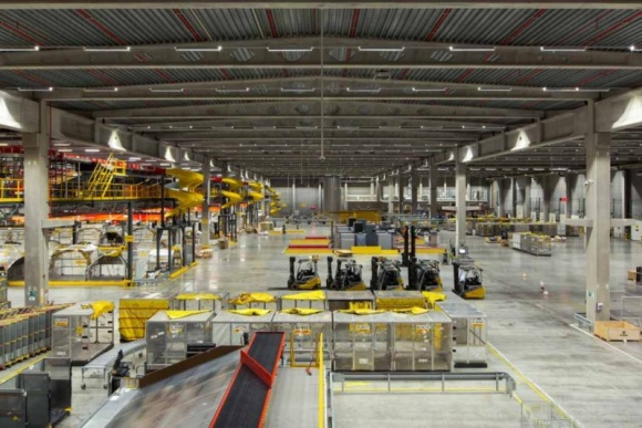 Otwarcie nowego hubu DHL Express w Brukseli Transport, BIZNES - W ubiegłym tygodniu 22 lutego DHL Express uruchomił na lotnisku w Brukseli najnowocześniejszy regionalny hub, wyposażony w najnowszą technologię logistyczną.