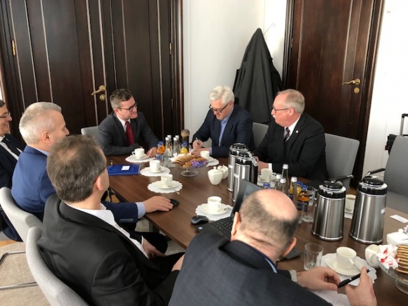 Spotkanie władz portu w Ystad z polskim Ministerstwem Gospodarki Morskiej Transport, BIZNES - Port Ystad jest jednym z największych ”polskich” portów położonych za granicą.