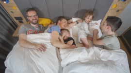 Big THING - najprawdopodobniej największe pokoje hotelowe w Gdańsku! Turystyka, BIZNES - Hotel Number One rozpoczął nową kampanię reklamową pod hasłem „Big THING”, promującą niestandardową wielkość pokoi hotelowych. W obiekcie znajdują się 172 pokoje, w tym aż 62 apartamenty o powierzchni 32 mkw. To prawdopodobnie jedne z największych pokoi hotelowych w Gdańsku.