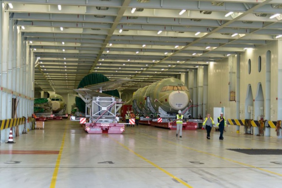Gotowi do startu Transport, BIZNES - Airbus wspólnie z DB Schenker opracował plan logistyczny wykorzystujący większe statki oceaniczne do międzynarodowego transportu komponentów przeznaczonych do produkcji czterech samolotów miesięcznie.