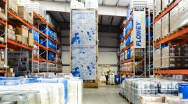 Dachser dla Flowey: logistyka na błysk Transport, BIZNES - Dachser, jeden z wiodących operatorów logistycznych, prowadzi dostawy dla Flowey - luksemburskiego producenta środków chemicznych używanych w myjniach samochodowych.