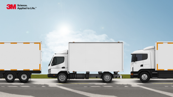 Raport: Trzy na cztery pojazdy ciężarowe w Polsce nie spełniają norm oznakowania Transport, BIZNES - Większość pojazdów ciężarowych poruszających się po polskich drogach jest pozbawiona właściwego oznakowania odblaskowego, zapewniającego dobrą widoczność po zmroku.