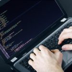 Małych firm nie stać na zatrudnienie programistów, wiąc stawiają na outsourcing.