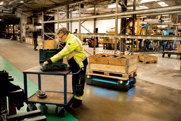 Robotyzacja w logistyce wg IFR: 162% wzrost w segmencie AGV i robotów AMR Transport, BIZNES - Robotyzacja w logistyce wg IFR: 162% wzrost sprzedaży w segmencie AGV i robotów AMR - Raport Service Robots 2018 Międzynarodowej Federacji Robotyki (IFR)