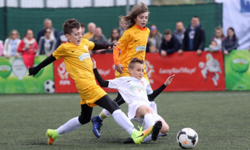 Skazany na futbol. Filigranowy pomocnik w drodze na piłkarski szczyt