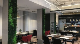 Nowe oblicze loftu - odmieniony Qbus Hotel Łódź Turystyka, BIZNES - Łódź to miasto, które nieustannie się rozwija - stare fabryki prezentują się w nowoczesnej odsłonie, przyciągając miłośników loftowych aranżacji. Niedawno nowe oblicze zyskał również hotel Qubus, którego lobby i restauracja nawiązują do industrialnej estetyki.