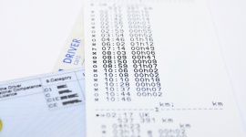 Inteligentne tachografy w służbie bezpieczeństwa Transport, BIZNES - Poprawa bezpieczeństwa, rzadsze kontrole i walka z plagą manipulacji. Od połowy czerwca 2019r. decyzją Komisji Europejskiej na terenie UE we wszystkich nowych pojazdach ciężarowych, będą instalowane tachografy IV generacji tzw. inteligentne tachografy.