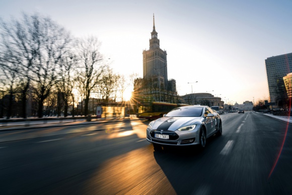 iTaxi podwaja liczbę zrealizowanych kursów. Co jeszcze wydarzyło się w firmie? Transport, BIZNES - 2018 rok przyniósł iTaxi, polskiej aplikacji do zamawiania przejazdów osobowych, wiele zmian. Liczba kursów na terenie całej Polski rok do roku wzrosła o blisko 70%, w Warszawie – dwukrotnie, z kolei liczba klientów biznesowych zwiększyła się o 40%.