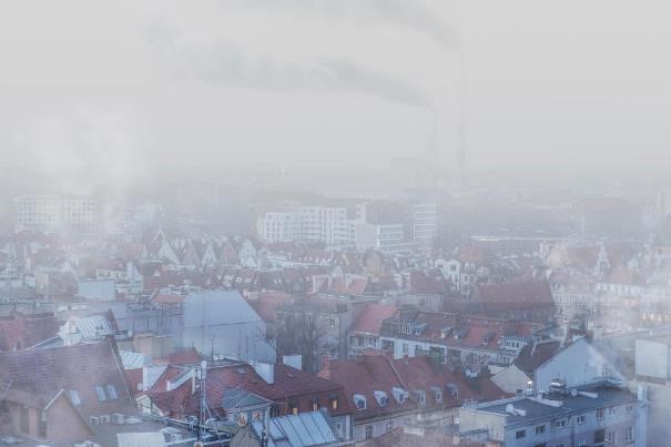 Polacy wiedzą o smogu coraz wiącej i popierają programy wymiany pieców