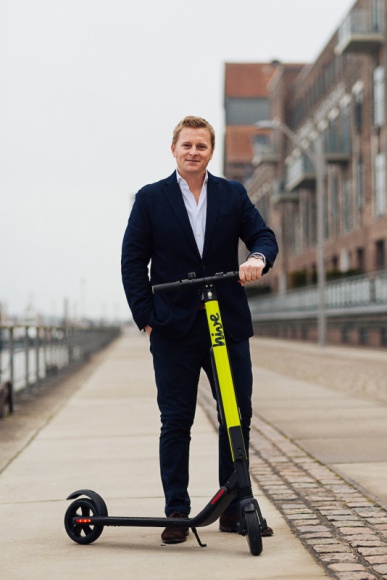 Nowy CEO Hive - e-hulajnóg na minuty Europejska ekspansja marki Hive Transport, BIZNES - Hive jako nowa usługa wynajmu e-hulajnóg na minuty, zostało wprowadzone na rynek przez mytaxi i jej macierzystą grupę Intelligent Apps.