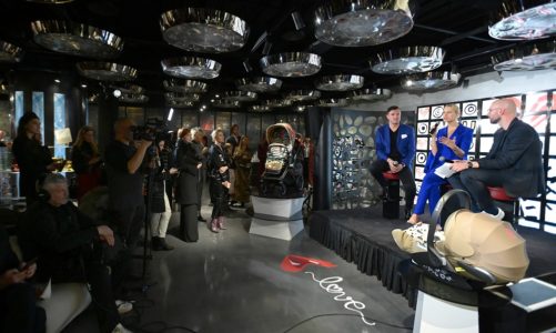 CYBEX rozpoczyna współpracą z super modelką Karoliną Kurkovą