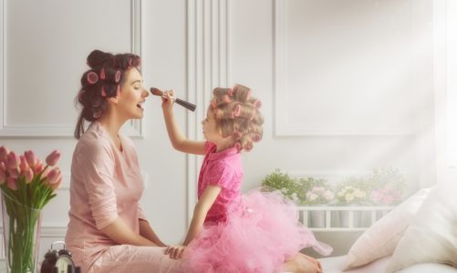 Zaskocz swoją mamą! Niecodzienne prezenty z okazji Dnia Matki