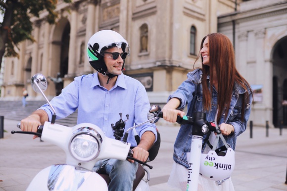 Elektromobilność w dobie sharing economy Transport, BIZNES - Wykorzystywanie i konsumpcja zasobów bez konieczności posiadania ich na własność to jeden z najbardziej zdumiewających trendów społeczno-gospodarczych ostatnich lat. Pozwala na oszczędzanie nie tylko pieniędzy, ale i surowców.