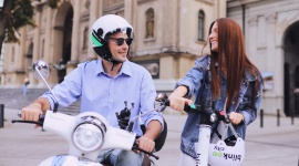 Elektromobilność w dobie sharing economy Transport, BIZNES - Wykorzystywanie i konsumpcja zasobów bez konieczności posiadania ich na własność to jeden z najbardziej zdumiewających trendów społeczno-gospodarczych ostatnich lat. Pozwala na oszczędzanie nie tylko pieniędzy, ale i surowców.