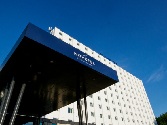 Historia kołem się toczy – Maciej Naziębłło dyrektorem hotelu Novotel Kraków Cit Turystyka, BIZNES - Swoją przygodę z Grupą Accor rozpoczął 15 lat temu jako kierownik w warszawskim hotelu ibis Warszawa Stare Miasto, obecnie stanął przed zadaniem prowadzenia dwóch hoteli w jednym, łączących dwie marki Novotel oraz ibis.