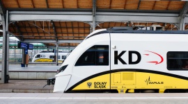 Ponad 14 mln pasażerów w pociągach Kolei Dolnośląskich Transport, BIZNES - Koleje Dolnośląskie w 2019 roku przewiozły niemal 14,1 mln pasażerów. Spółka zyskuje pasażerów w rekordowym tempie, przewiozła ponad 2,4 mln pasażerów więcej niż rok wcześniej.