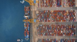 Logistyka branży beverage w obliczu koronawirusa – komentarz Hillebrand Transport, BIZNES - Czy koronawirus ma także wpływ na usługi transportowe dla branży alkoholi i beverage? Komentuje Hillebrand, globalny operator logistyczny specjalizujący się w obsłudze rynku alkoholi i napojów.