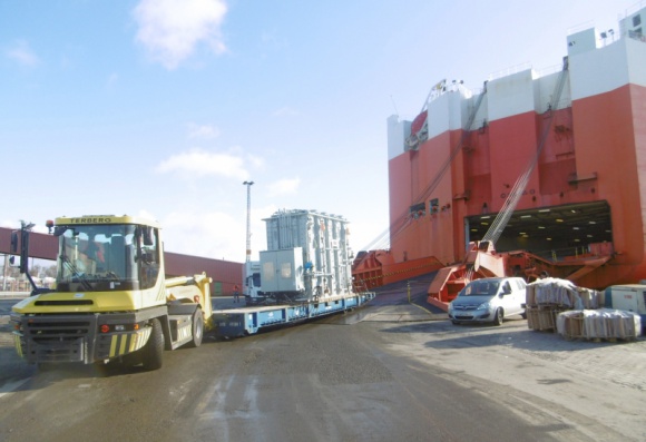 Fracht FWO – kolejne dostawy wyposażenia elektrowni wiatrowych z Polski do USA Transport, BIZNES - Fracht FWO Polska, operator logistyczny dla przemysłu,zorganizował kolejną dostawę transformatorów o łącznej wadze 240 ton. Miejscem przeznaczenia była elektrownia wiatrowa w amerykańskim stanie Ohio, gdzie zostały dostarczone transportem drogowym, morskim i kolejowym.