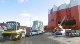 Fracht FWO – kolejne dostawy wyposażenia elektrowni wiatrowych z Polski do USA Transport, BIZNES - Fracht FWO Polska, operator logistyczny dla przemysłu,zorganizował kolejną dostawę transformatorów o łącznej wadze 240 ton. Miejscem przeznaczenia była elektrownia wiatrowa w amerykańskim stanie Ohio, gdzie zostały dostarczone transportem drogowym, morskim i kolejowym.