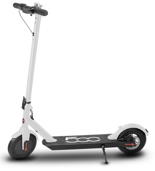 Nowa hulajnoga elektryczna FIAT z mocniejszym silnikiem i energooszczędnym wyświ Transport, BIZNES - E-hulajnoga marki FIAT F500-85 jest dobrym rozwiązaniem dla osób, które chcą szybko i samodzielnie poruszać się po mieście. W obecnej sytuacji korzystając z hulajnogi elektrycznej można uniknąć podróżowania komunikacją miejską lub taksówką.