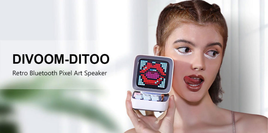 Divoom_ditoo_inhand