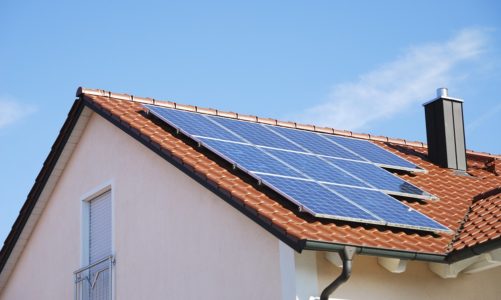 Nowe prawo budowlane: instalacje fotowoltaiczne bezpieczniejsze, ale bardziej kosztowne.