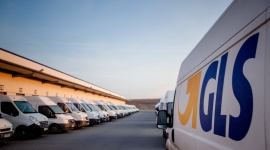 GLS zagęszcza sieć operacyjną na północy i południu Transport, BIZNES - Firma kurierska powiększa się o trzy nowe filie. Jedna została uruchomiona w Rywałdzie pod Starogardem Gdańskim, w październiku ruszy oddział na północ od Warszawy, w miejscowości Różan koło Ostrołęki, a w listopadzie w Wodzisławiu Śląskim.