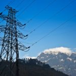 Elektryfikacja transportu, przemysłu i budownictwa może zredukować emisją CO2 o 60% – raport Eaton